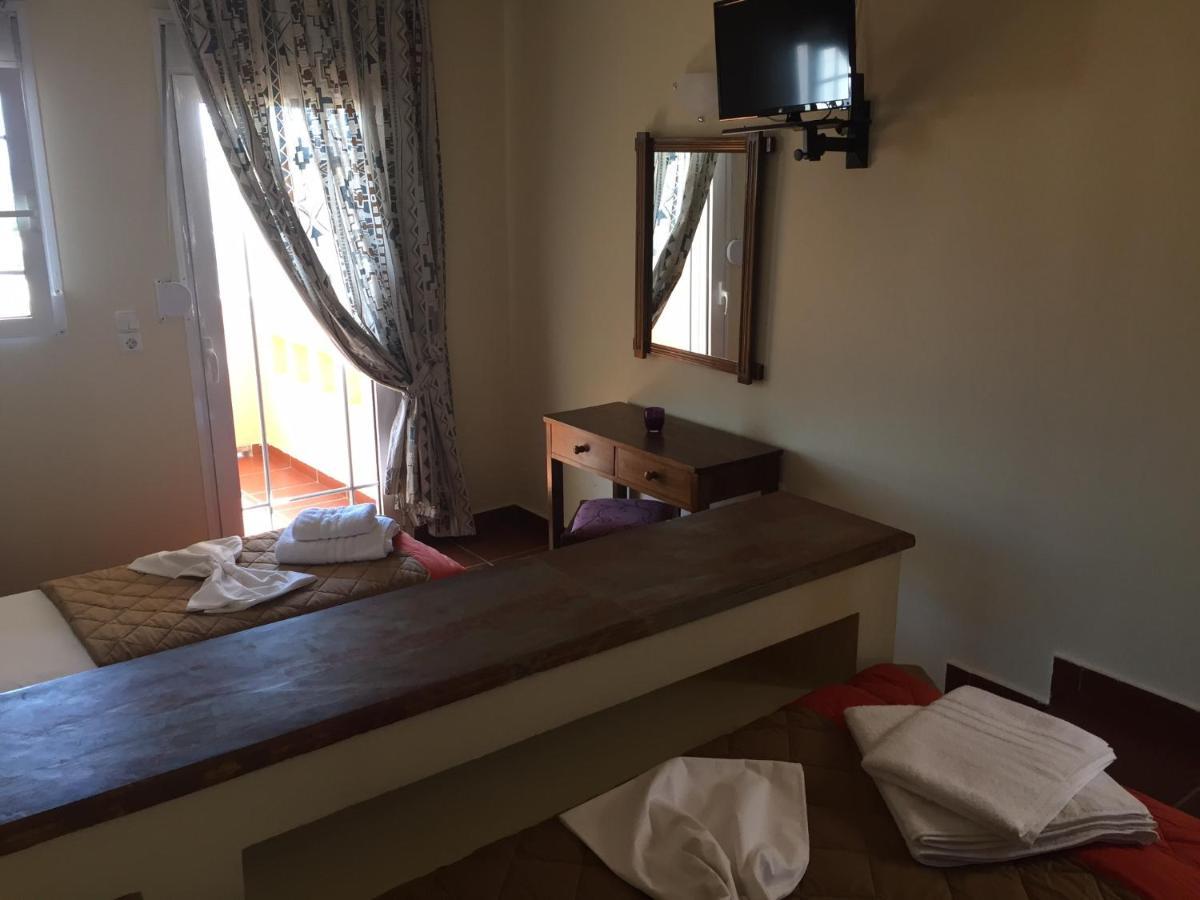 Toulipa Rooms Agia Ermioni Eksteriør billede