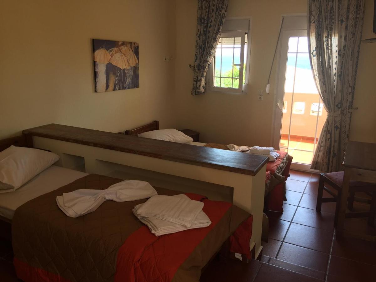 Toulipa Rooms Agia Ermioni Eksteriør billede