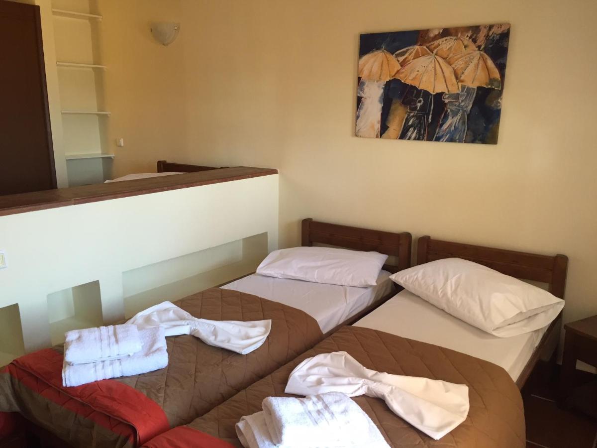 Toulipa Rooms Agia Ermioni Eksteriør billede